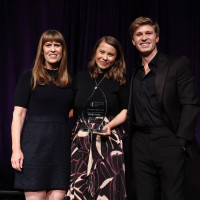 Bindi Irwin Accepts Blossom Award on Behalf of the “Millions of My Fellow Women and Girls Who Are Drowning in Their Pain”